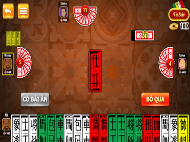  Trong quá trình chơi Tứ Sắc, đầu tiên người chia bài sẽ đánh 1 lá bài trong số các lá bài phụ. 