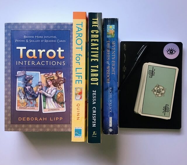 Những cuốn sách Tarot nổi tiếng giúp bạn cải thiện kỹ năng bói bài Tarot của mình
