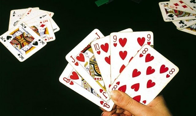 Để chơi trò chơi poker bạn cần hiểu các quy tắc cơ bản của trò chơi
