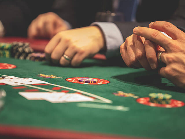 Nếu bạn muốn thắng poker, hãy sử dụng đòn tâm lý