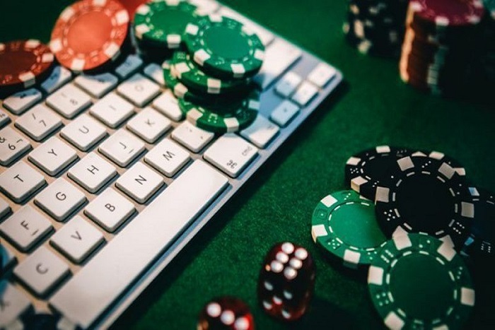 Vị trí trên bàn poker: ưu và nhược điểm của vị trí