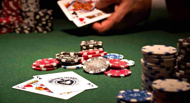 Quan sát đối thủ là kinh nghiệm chơi poker mà ai cũng cần luyện tập